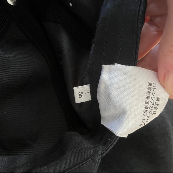 Balenciaga Cap in Black and White - Picture 9 of 10